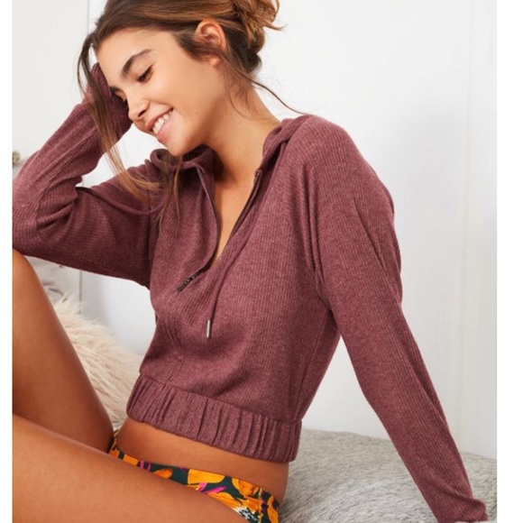 Urban Outfitters Tops - Urban Outfitters🌹Out From Under Hepburn cropped